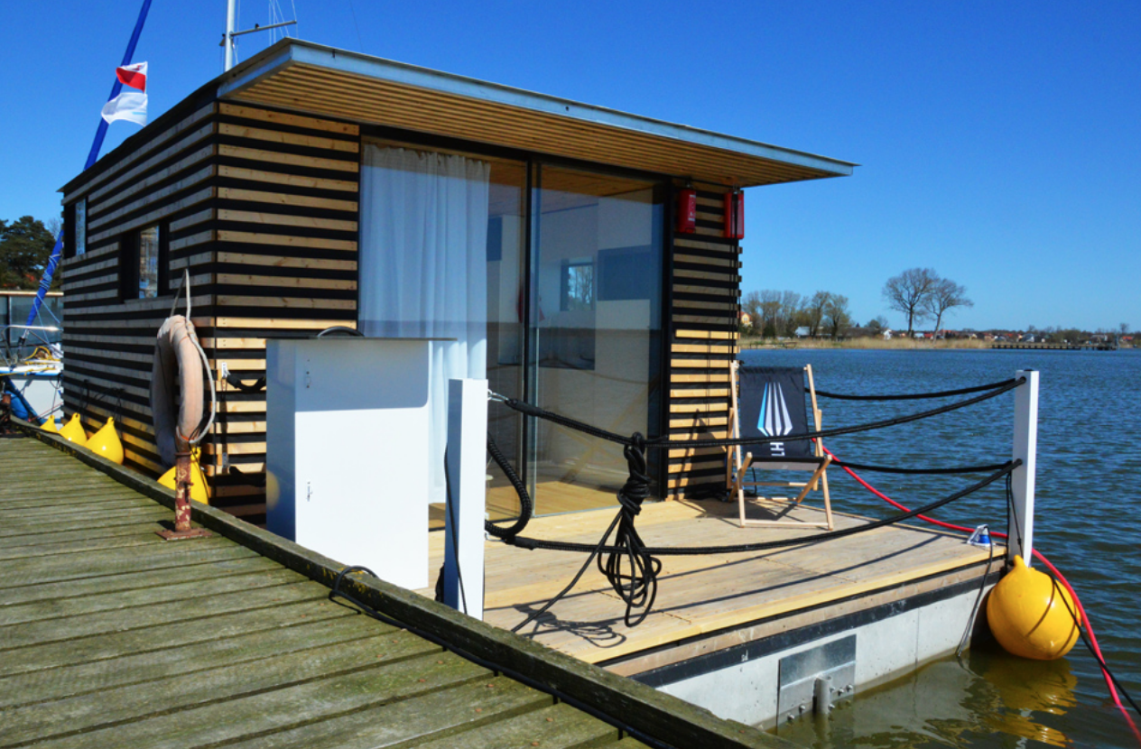 Badewanne Hot Tub Pool auf der Spree mieten | Berlin Bootsverleih