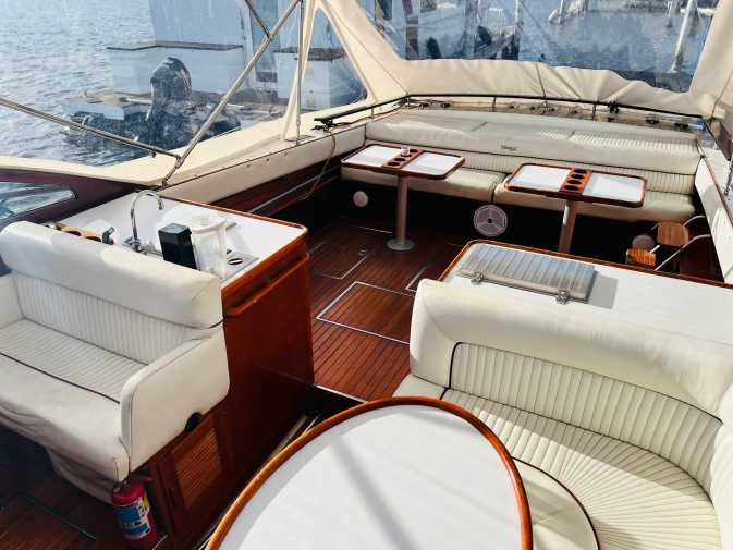 seating area in the stern