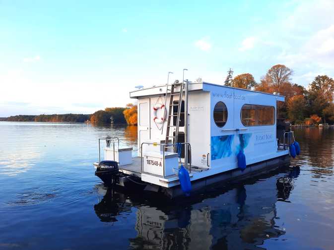 Stern view of the houseboat Float Boat