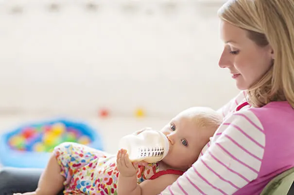 Menú para bebés de 0 a 3 meses - Siempre leche materna o leche de fórmula