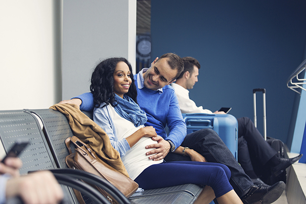 Tips para viajar en avión durante el embarazo