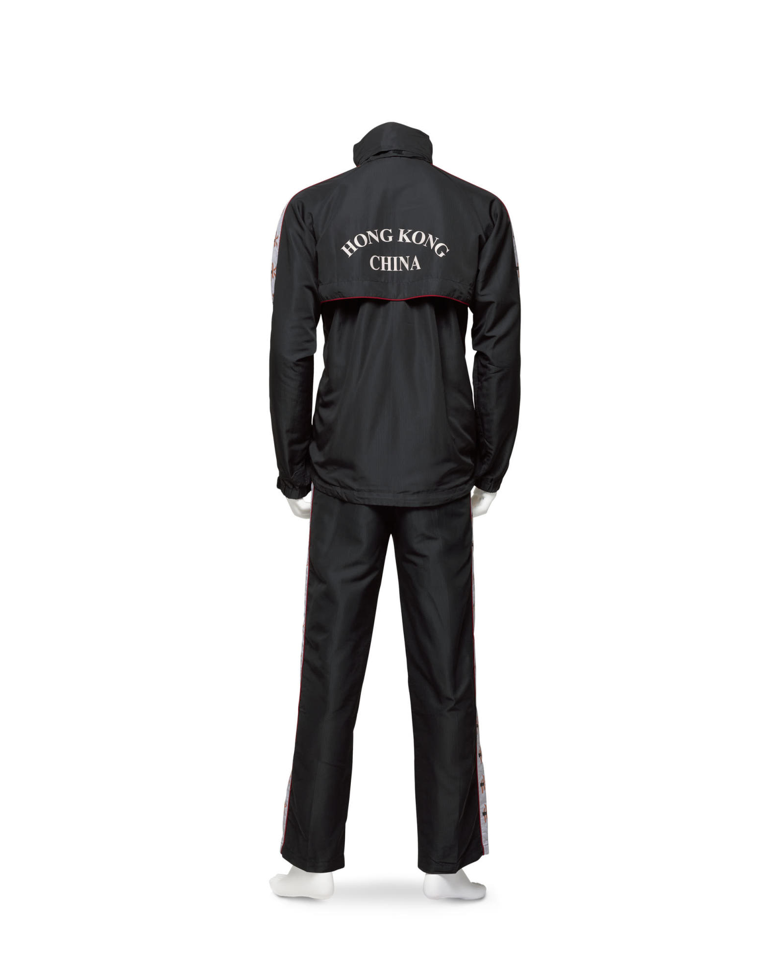 lot04 02 fencing team suit jacksonwang