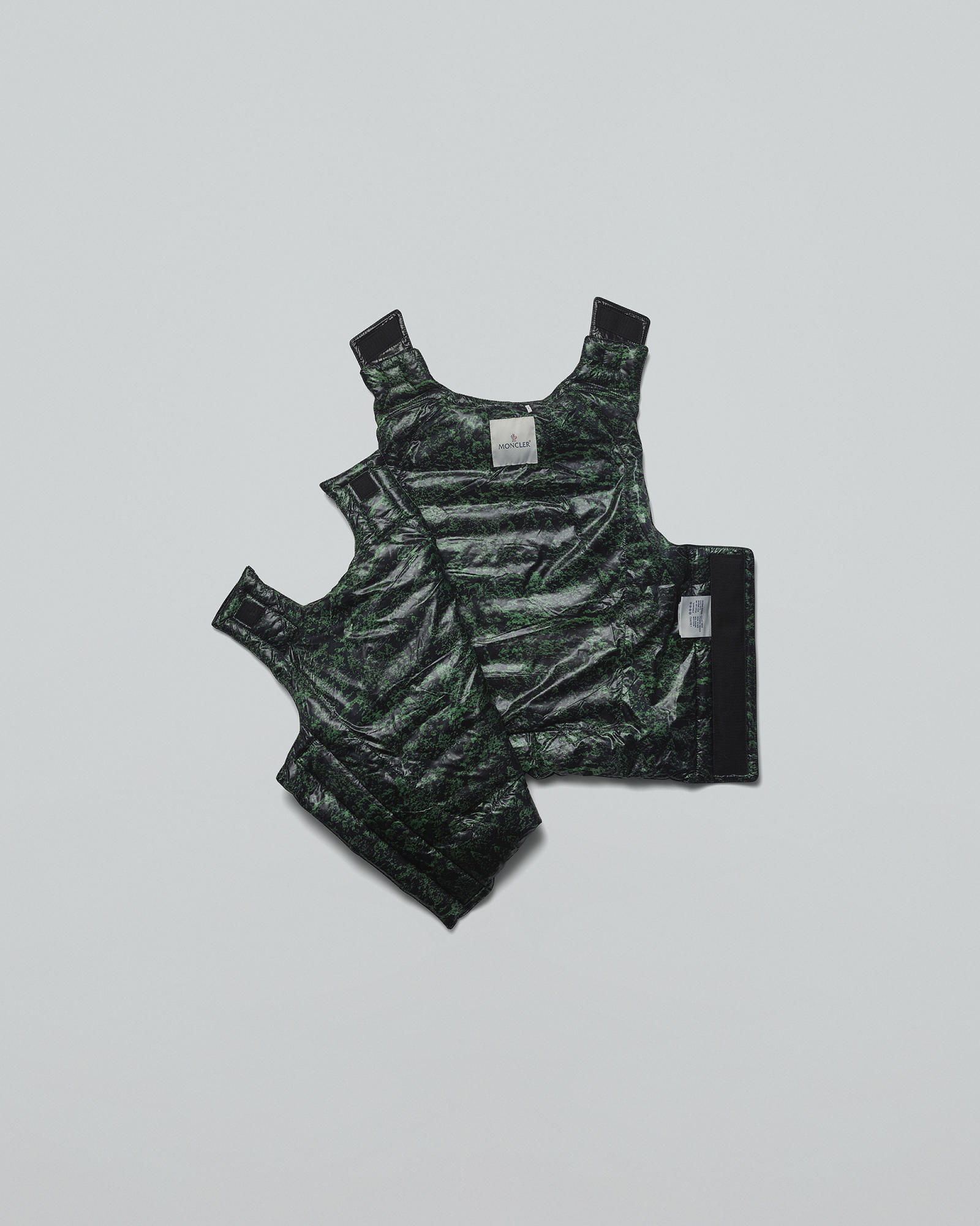 Moncler-Puffer-Vest-with-Tree-Print-Lining-3
