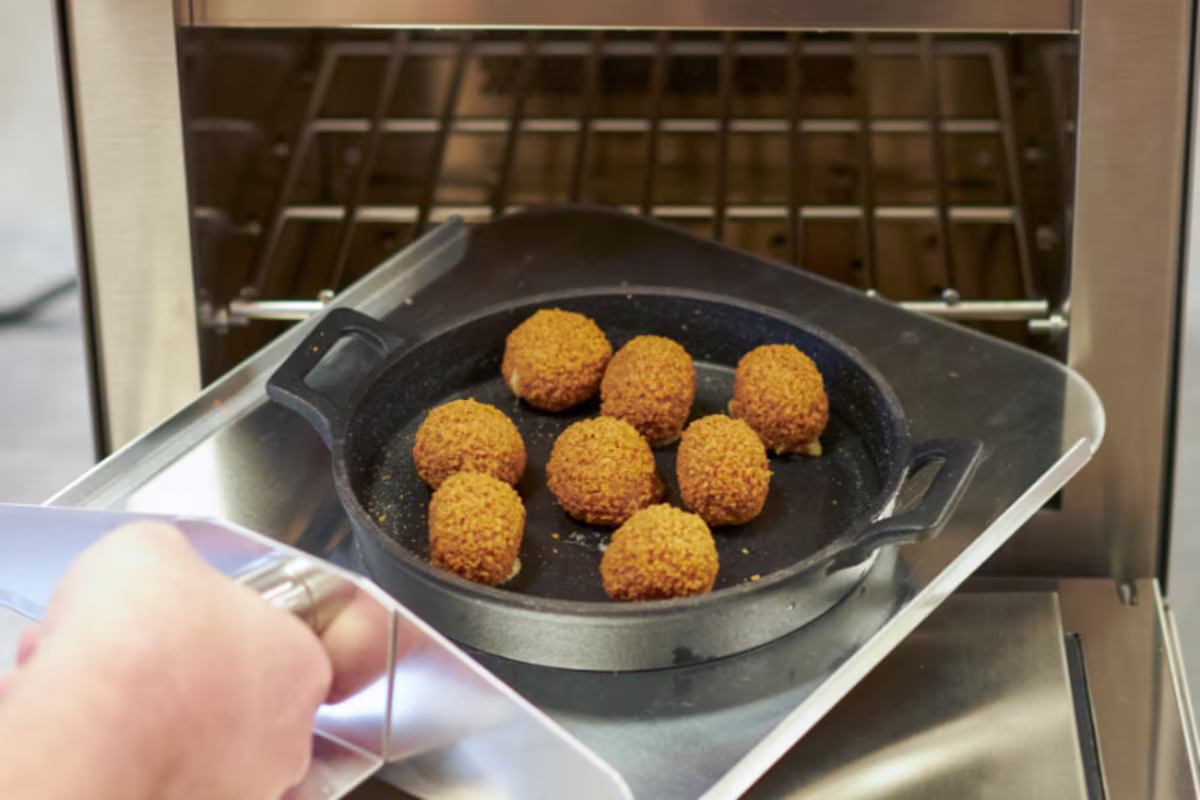 Bittergarnituur uit de oven beeld