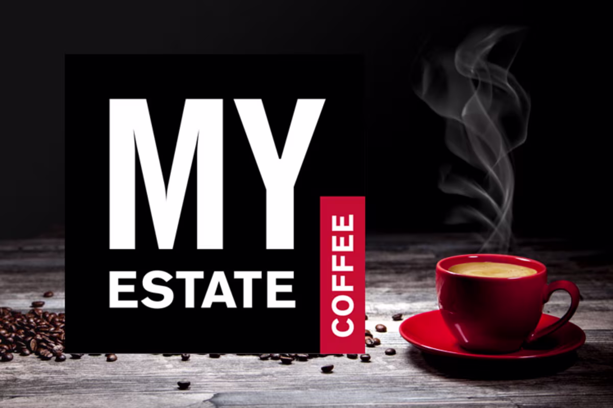 Logo met sfeerbeeld van koffieconcept My Estate Coffee
