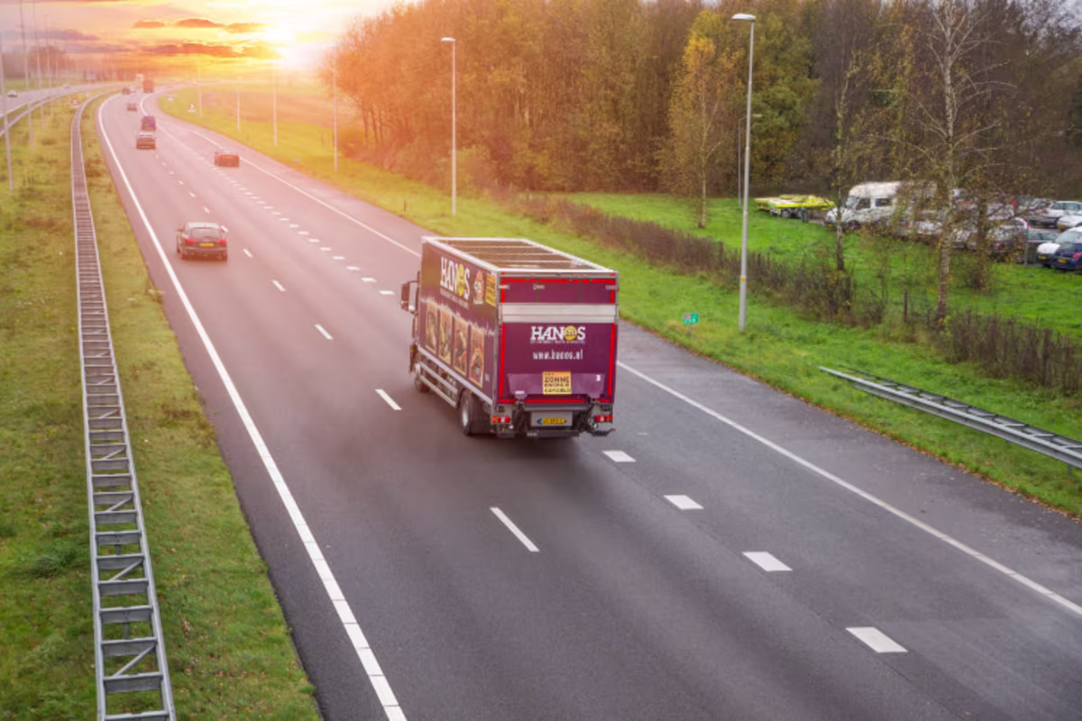 banner-hanos-vrachtwagen-snelweg
