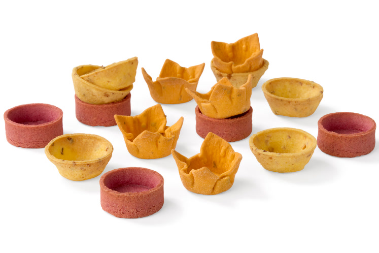 Cups en tartelettes uitgestald in diverse soorten