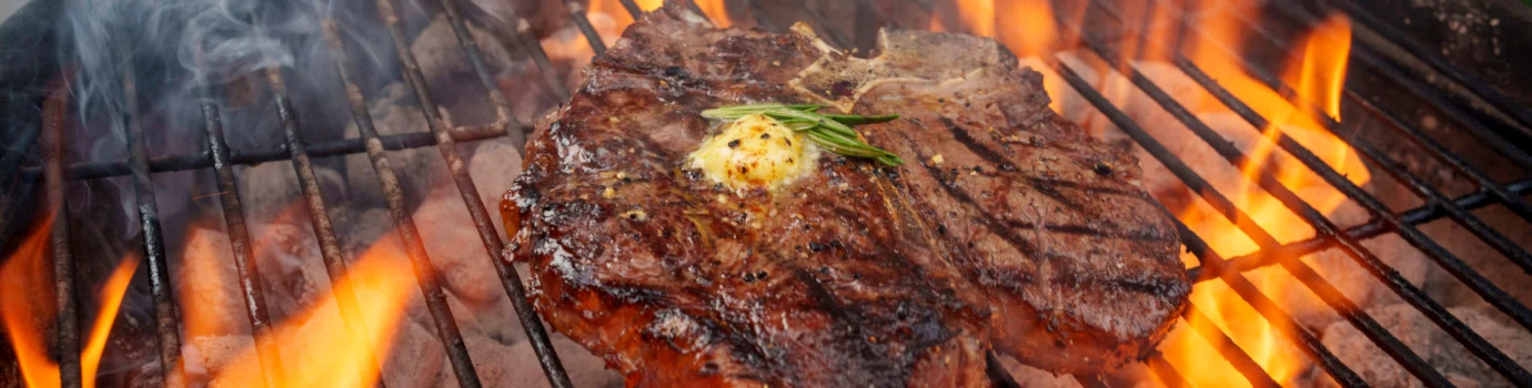 Sfeerbeeld vlees op de BBQ