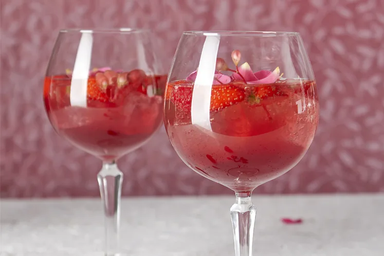 Sfeerbeeld Voorjaar Eetbare bloemen recepttip cocktail met apple blossom
