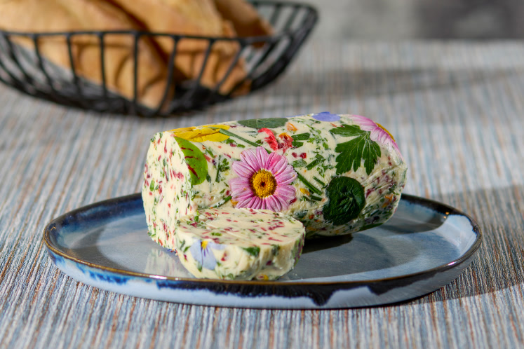 Sfeerbeeld Eetbare bloemen recepttip bloemen en kruidenboter