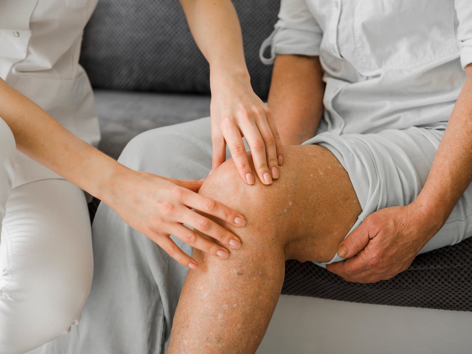 Domowe sposoby na ból kolana: skuteczne i naturalne metody