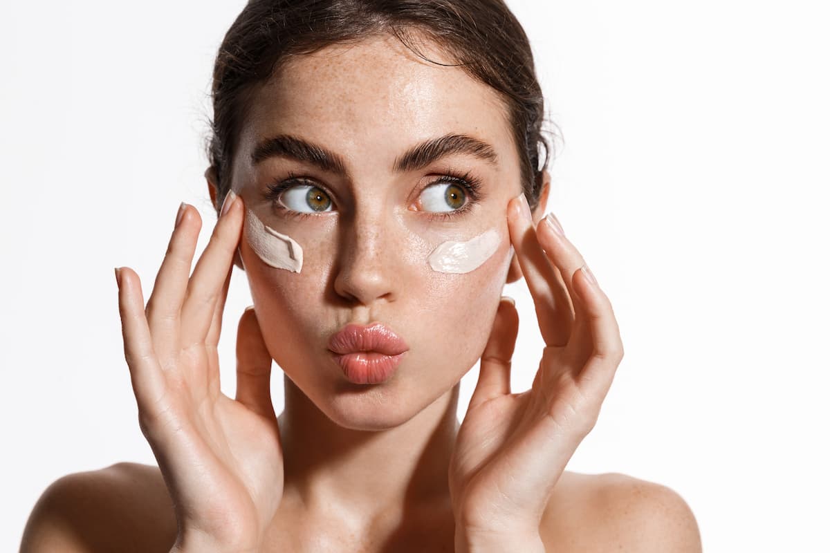 Krem z filtrem do twarzy: top 10 (rekomendacje kosmetologa)