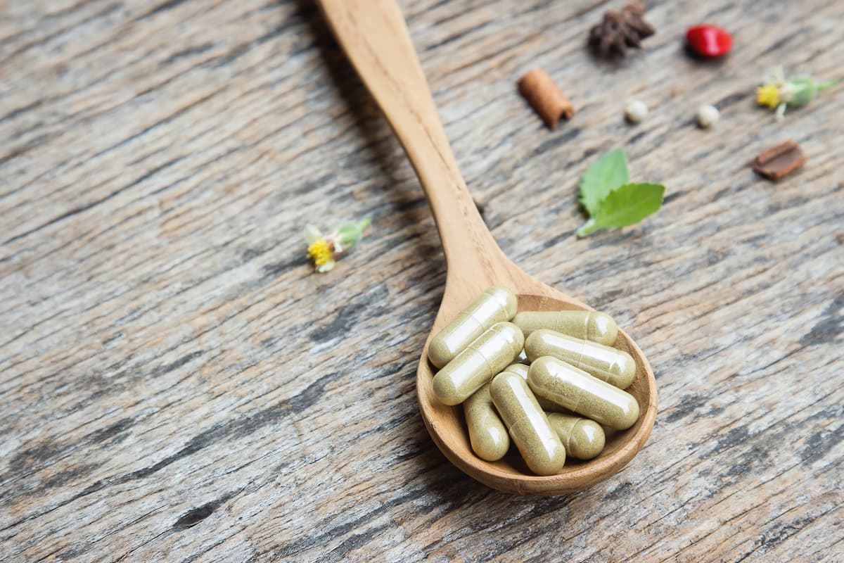 Ashwagandha and thyroid or Hashimoto (effects and risks)