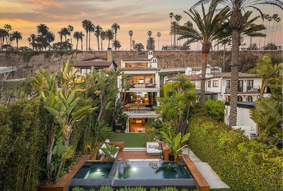 Luxury backyard at 966 Palisades Beach Road, Santa Monica, CA