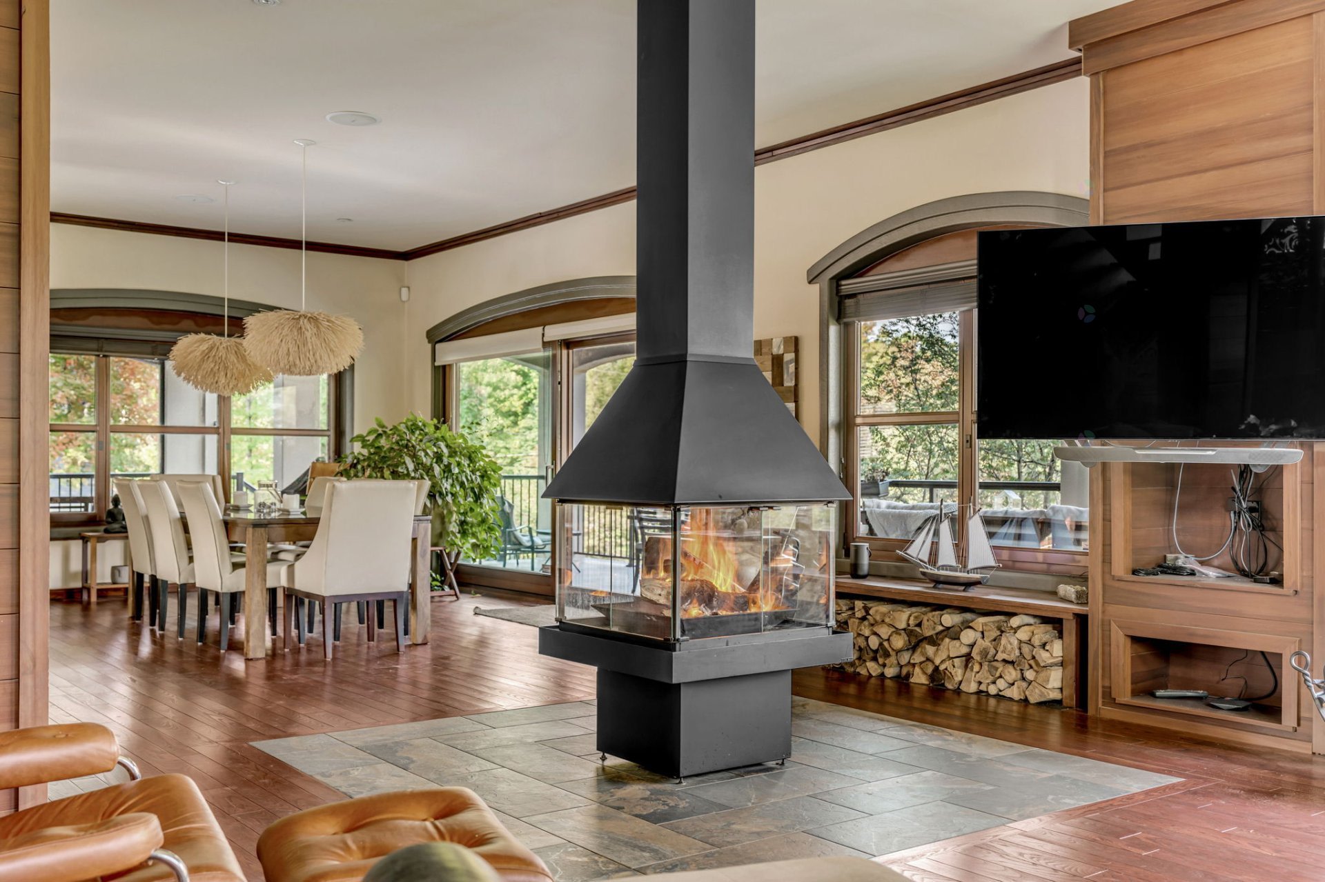 living room and fireplace at 444 Ch. des Sternes. 