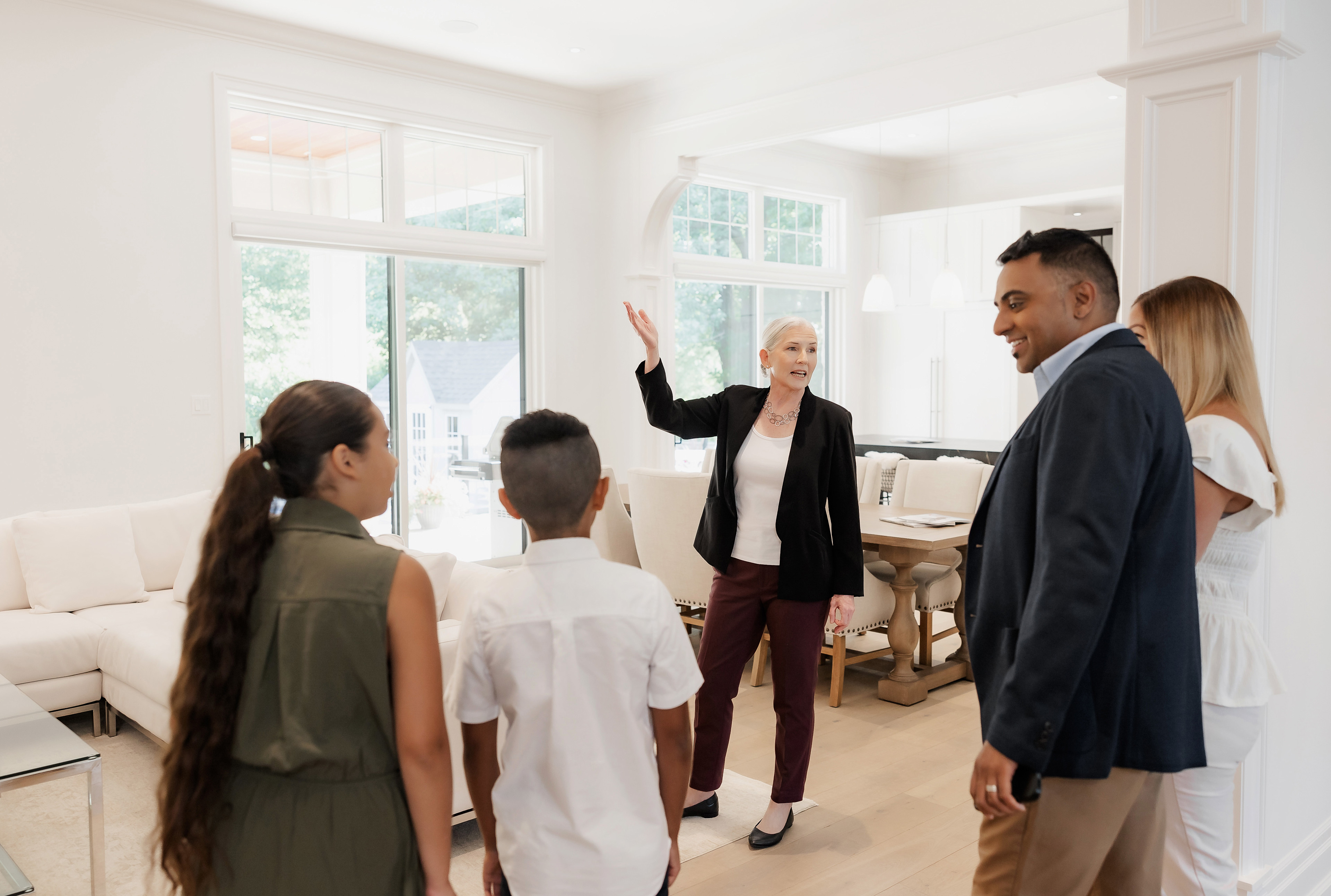 Real estate advisor talking to family