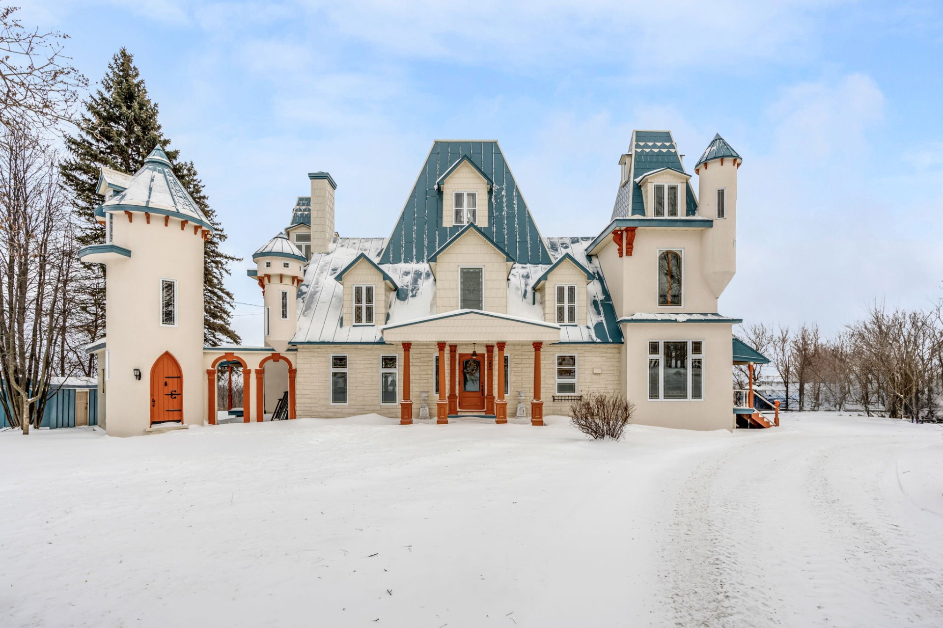 Luxury exterior of 205 Route 138, Neuville, QC, G0A 2R0, CA