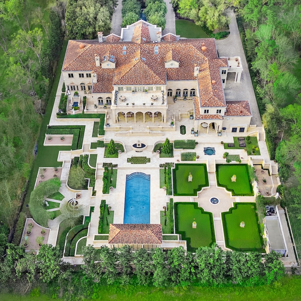 Chateau Carnarvon: European Royal Grandeur in Houston, Texas