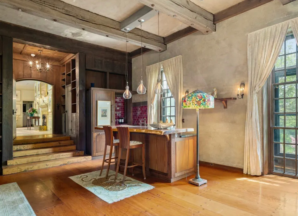 Cozy luxury bar at Malt Hill – Beverly, Massachusetts, U.S.