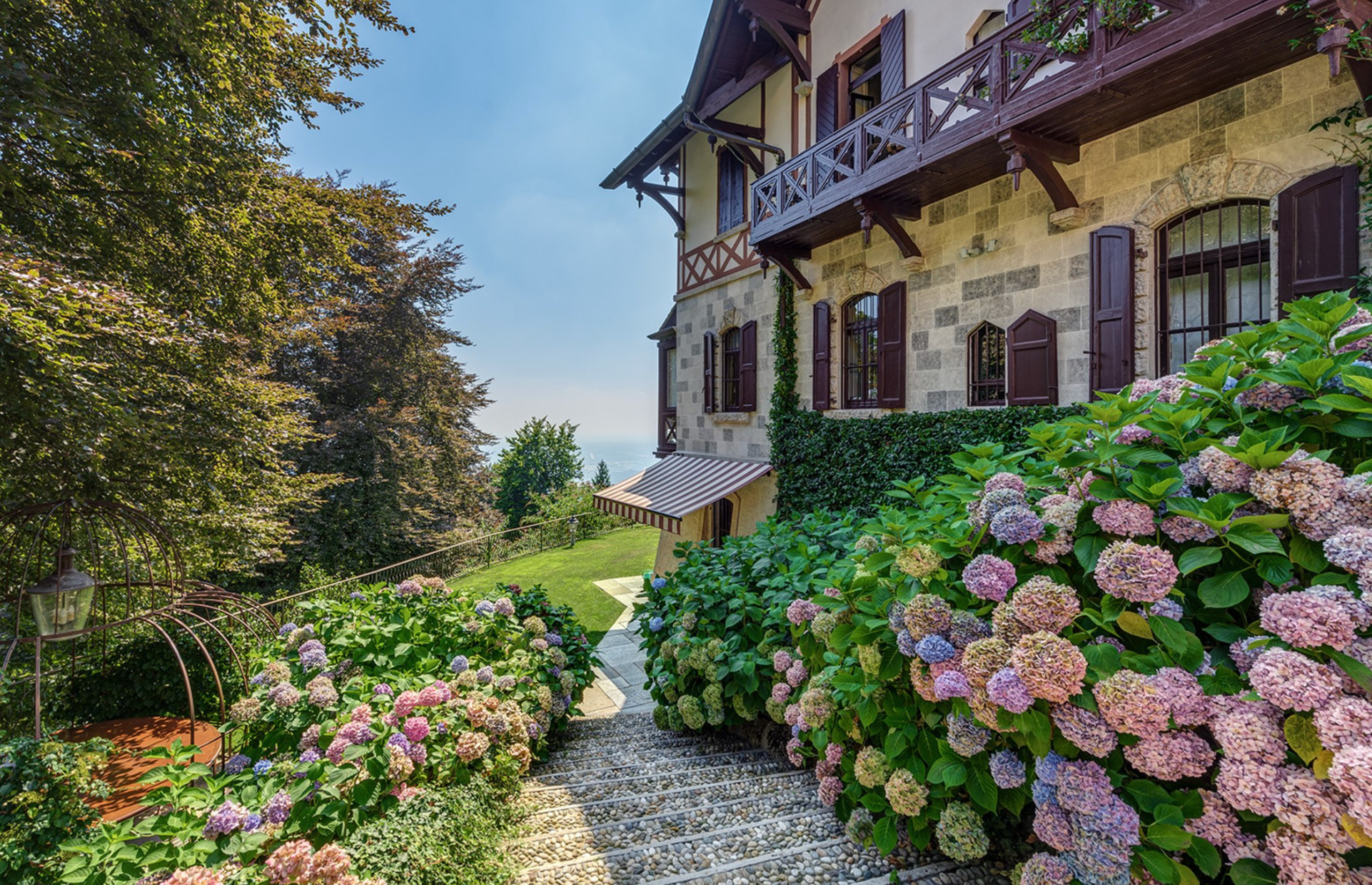 The from from an exclusive property with secular park