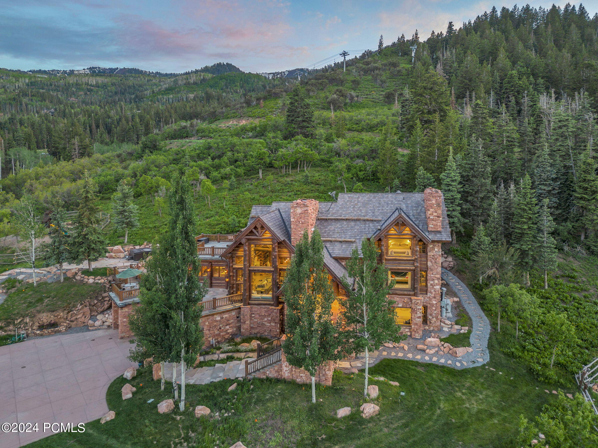 feature image of Market Spotlight: Stunning Ranches Bring Western Dreams to Life