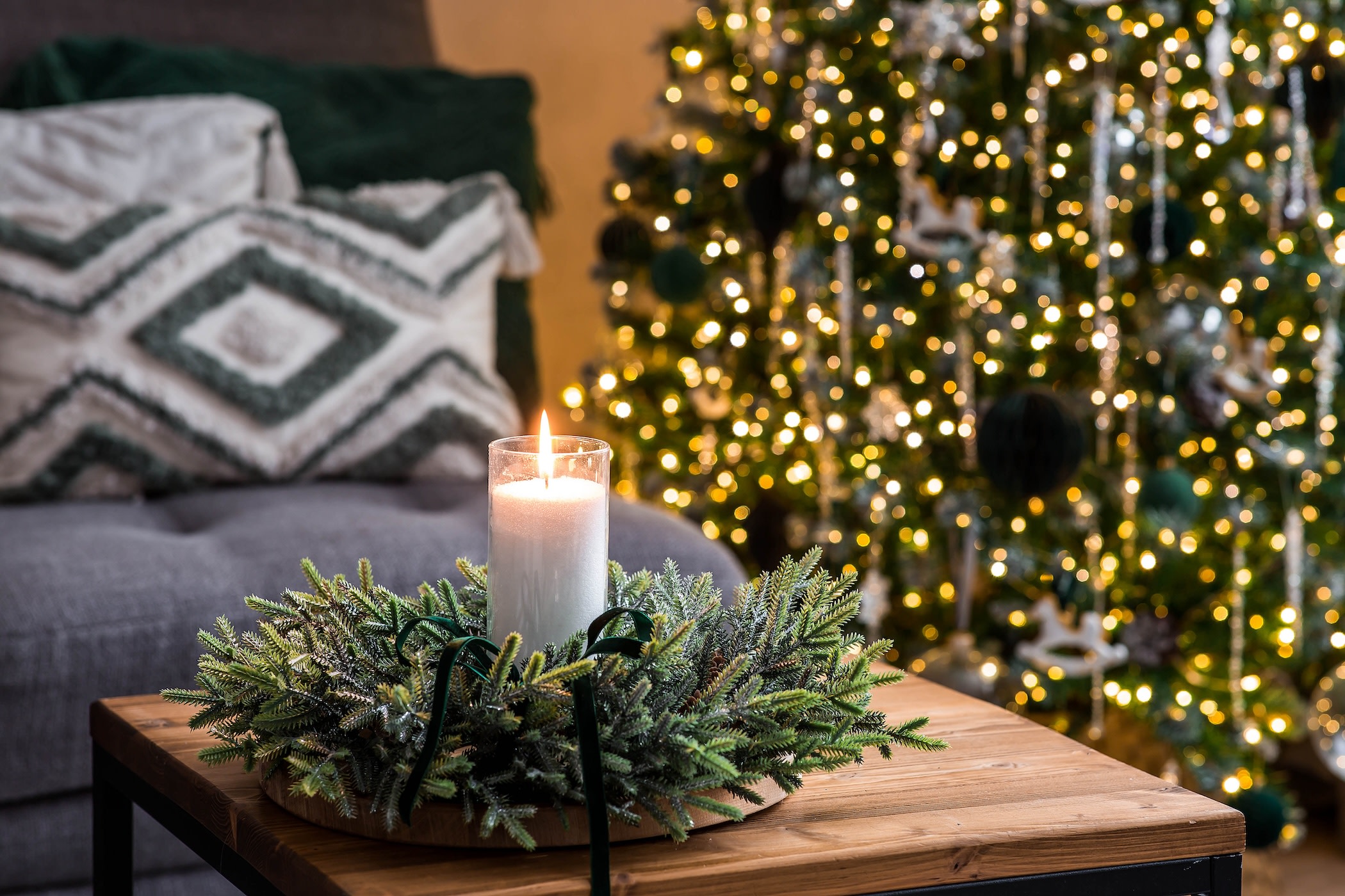 Stage Your House to Sell During the Holiday Season,Kara Shaffer