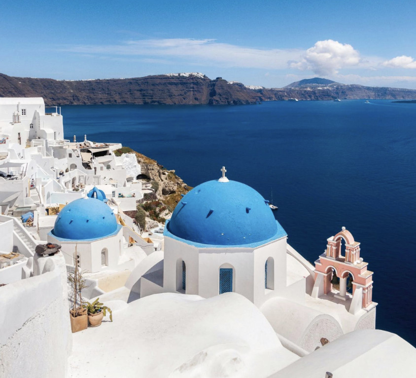 View of the water in Santorini 