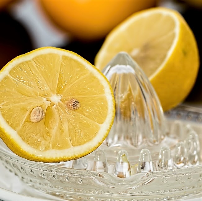 Apply lemon juice to prevent dandruff