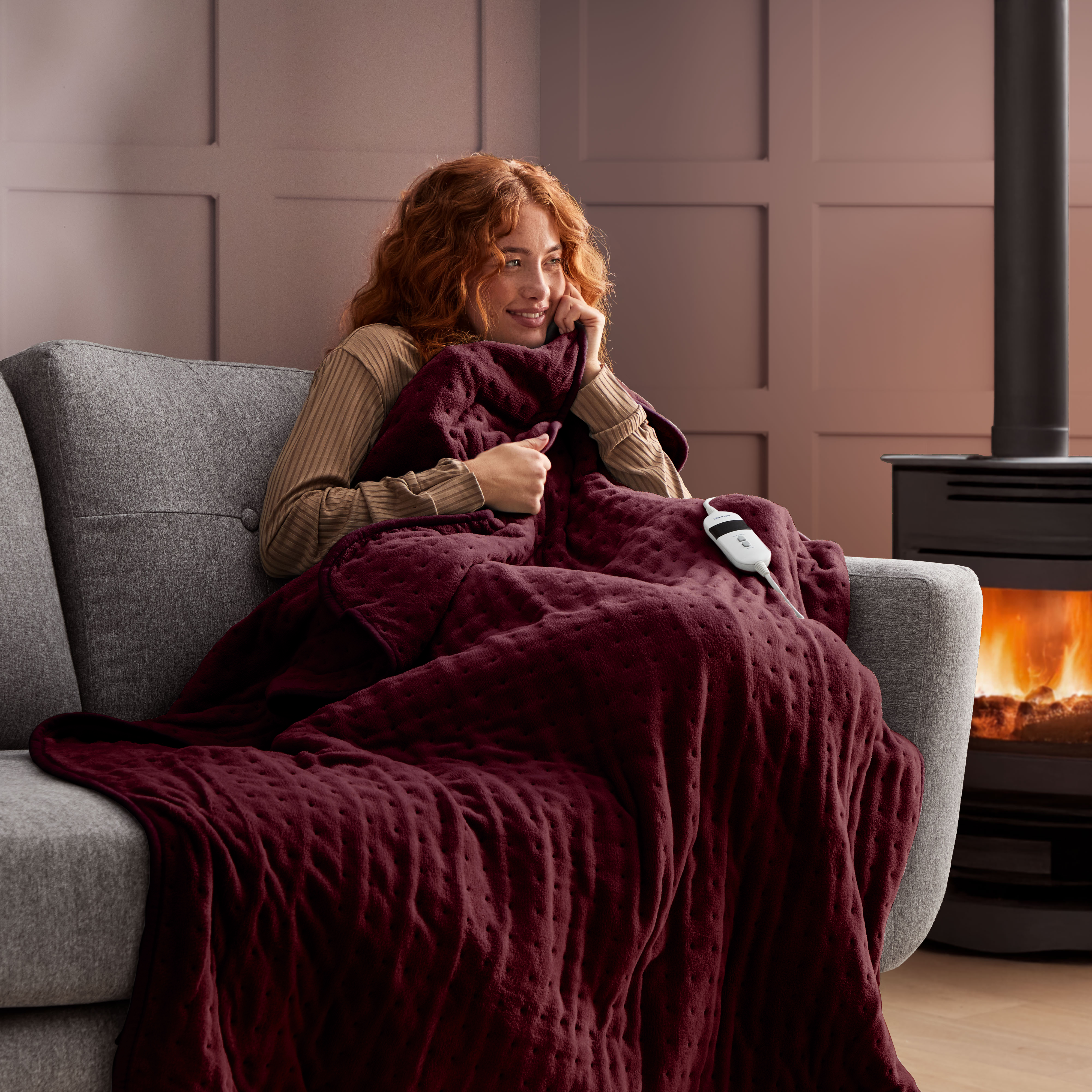 Silentnight luxury heated throw in berry.