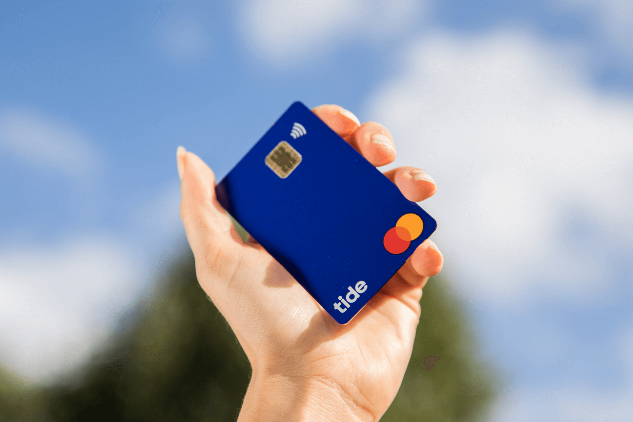 picture of a hand holding a Tide card