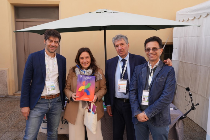 Foto Locatelli ministro visita stand GLIC Assisi G7 disabilità ottobre 2024 ok