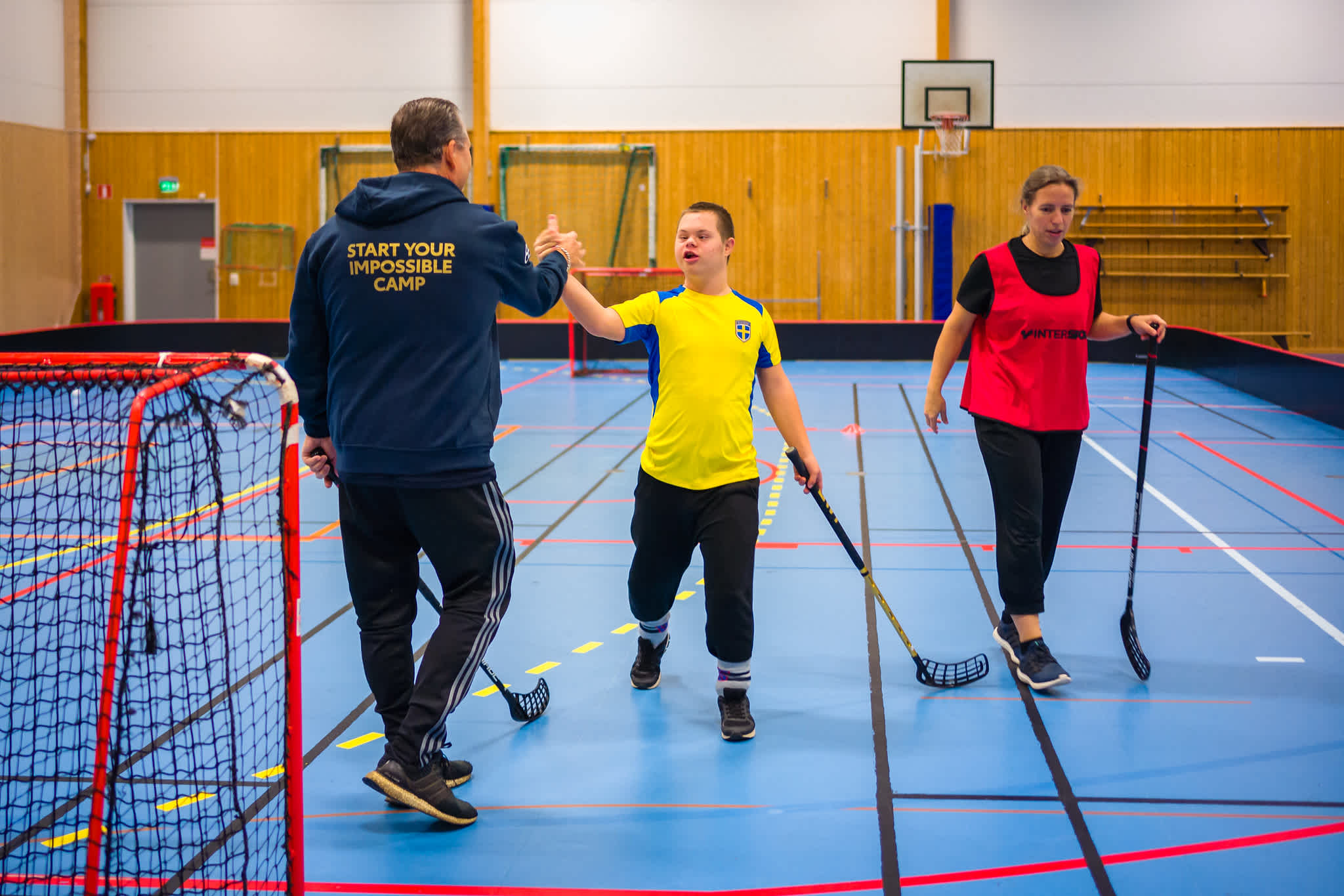 Efter avslutad träning görs det high five.