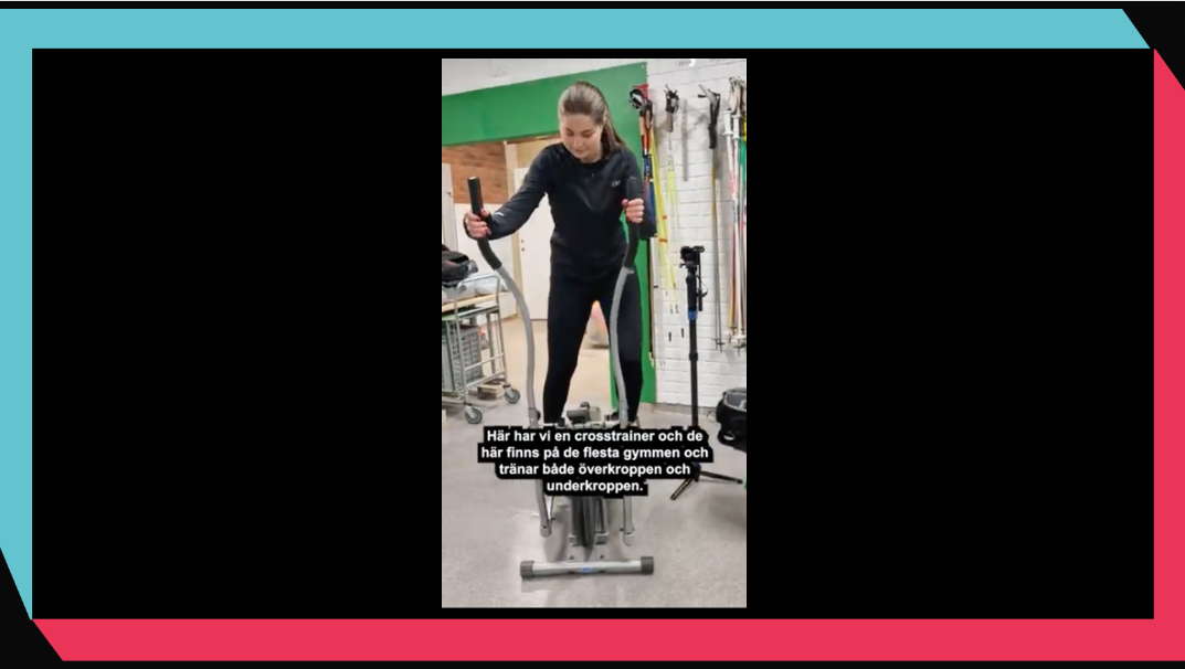 Inomhusmiljö. En ung kvinna står på en crosstrainer, en träningsmaskin där du använder hela kroppen.