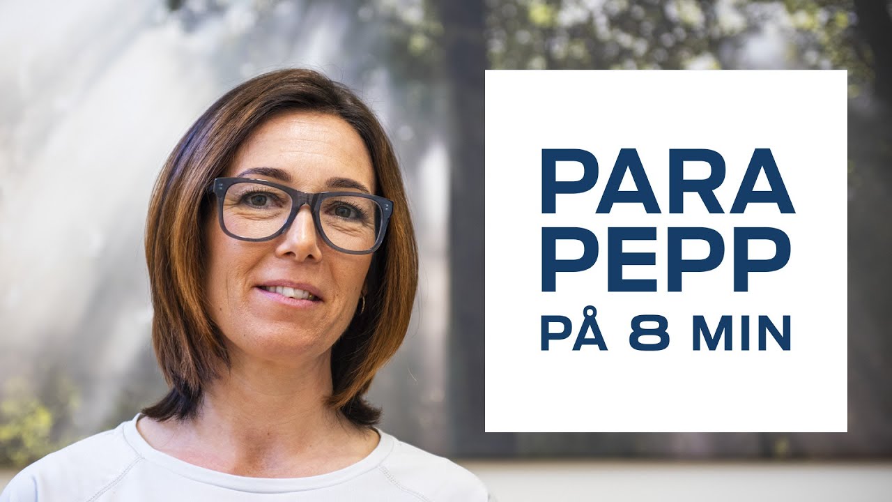 En kvinna kollar in i kameran. I en vit ruta med blå text står det ParaPepp på 8 minuter.
