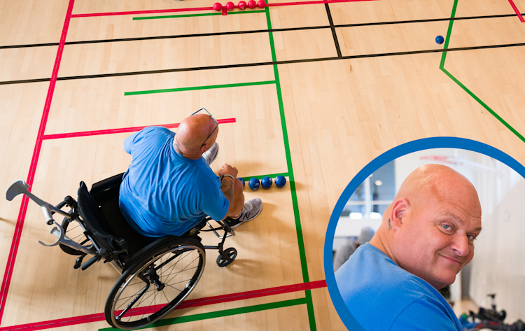 Montage: Bild på Niclas ovanifrån vid boccia-planen. Inklippt profilbild på Niclas i nedre höger hörn.