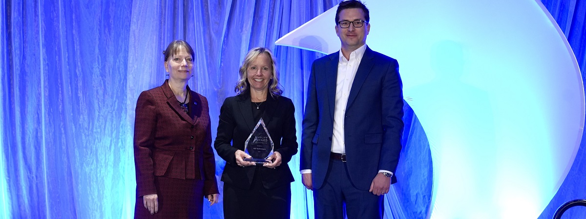 Chief Commercial Officer Laurie Oswald accepts BCI Award for C&D Technologies