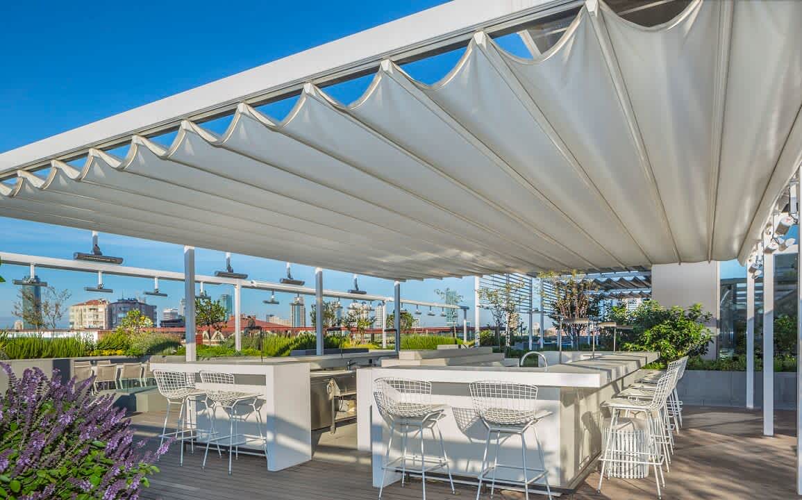 Retractable Shade (Manual & Motorized)