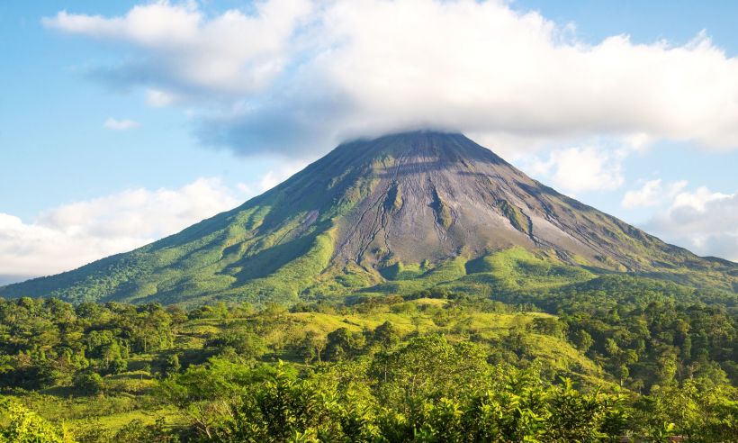 Without a doubt, the most popular and well-recognized of Costa Rica’s volcanoes is Arenal. 