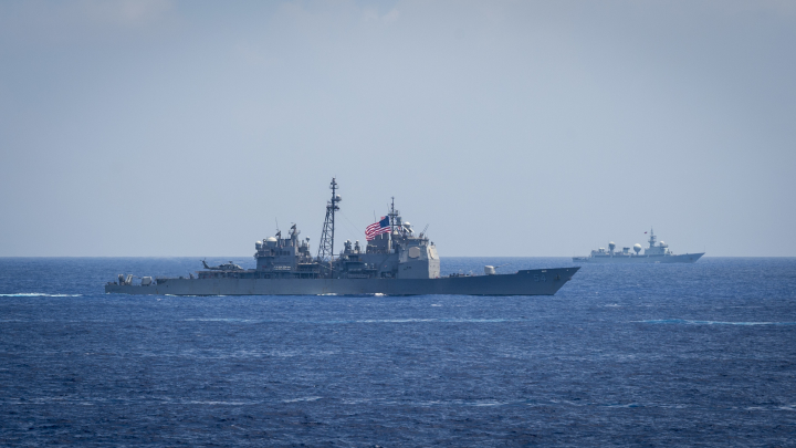 曹婕｜當美國軍艦從容航進「中國領海」：從《國際法》視角，談談它們到底在爭什麼？