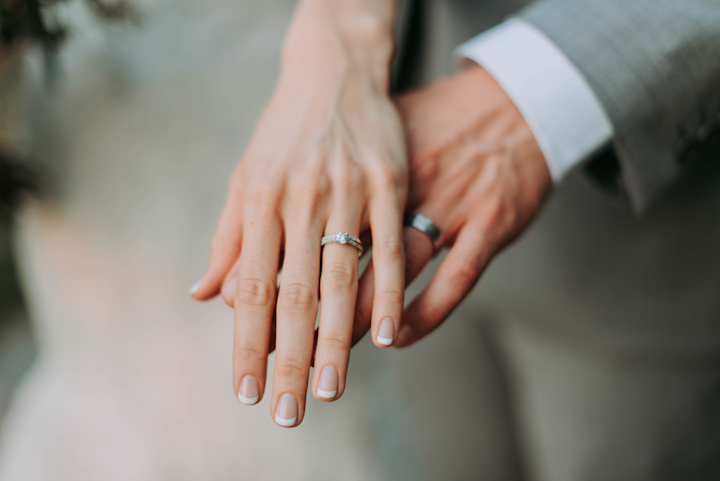 離婚後冷靜一下,以免有兩個爸爸?再婚禁止期間合理嗎?|法現欣視界