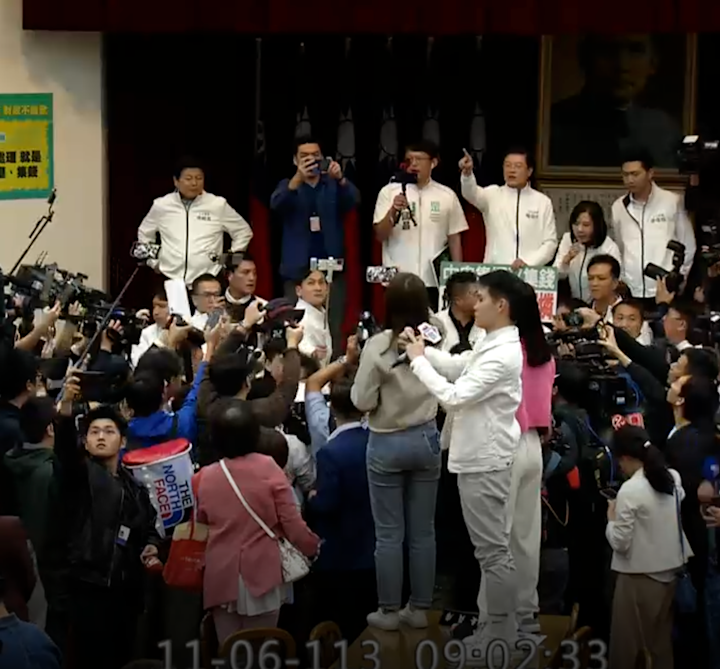 財劃法朝野爆激烈衝突 國民黨3分鐘閃電通過審查