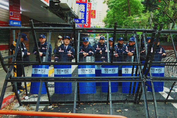 戒嚴時的法律可以拿來指揮民主時代的警察嗎?|江鎬佑
