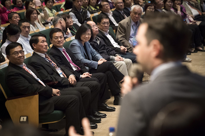 總統身兼黨主席會怎麼樣嗎?談談我國憲政體制!|劉珞亦