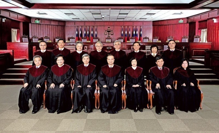 法客電台×劉珞亦｜大法官到底哪裡「大」？憲法的守護者還是阻礙者？