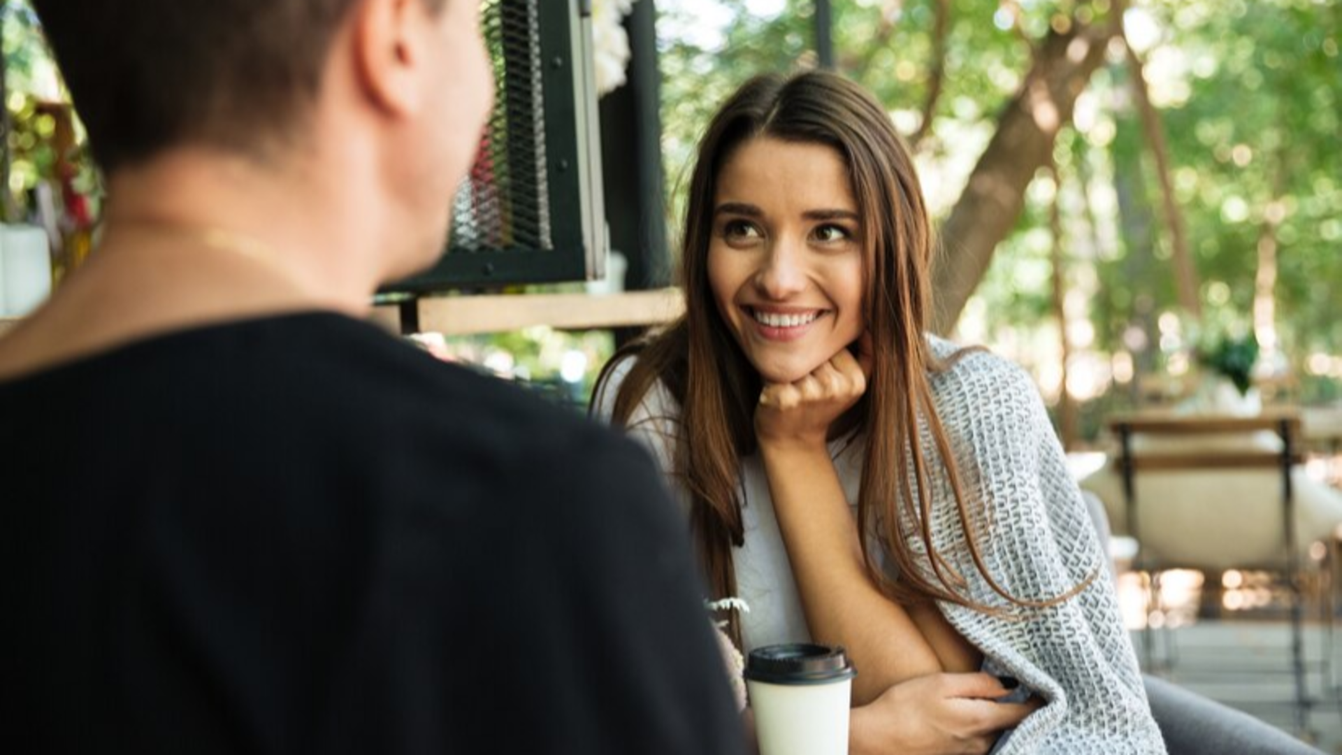 Demonstre interesse no seu encontro Como conquistar um homem
