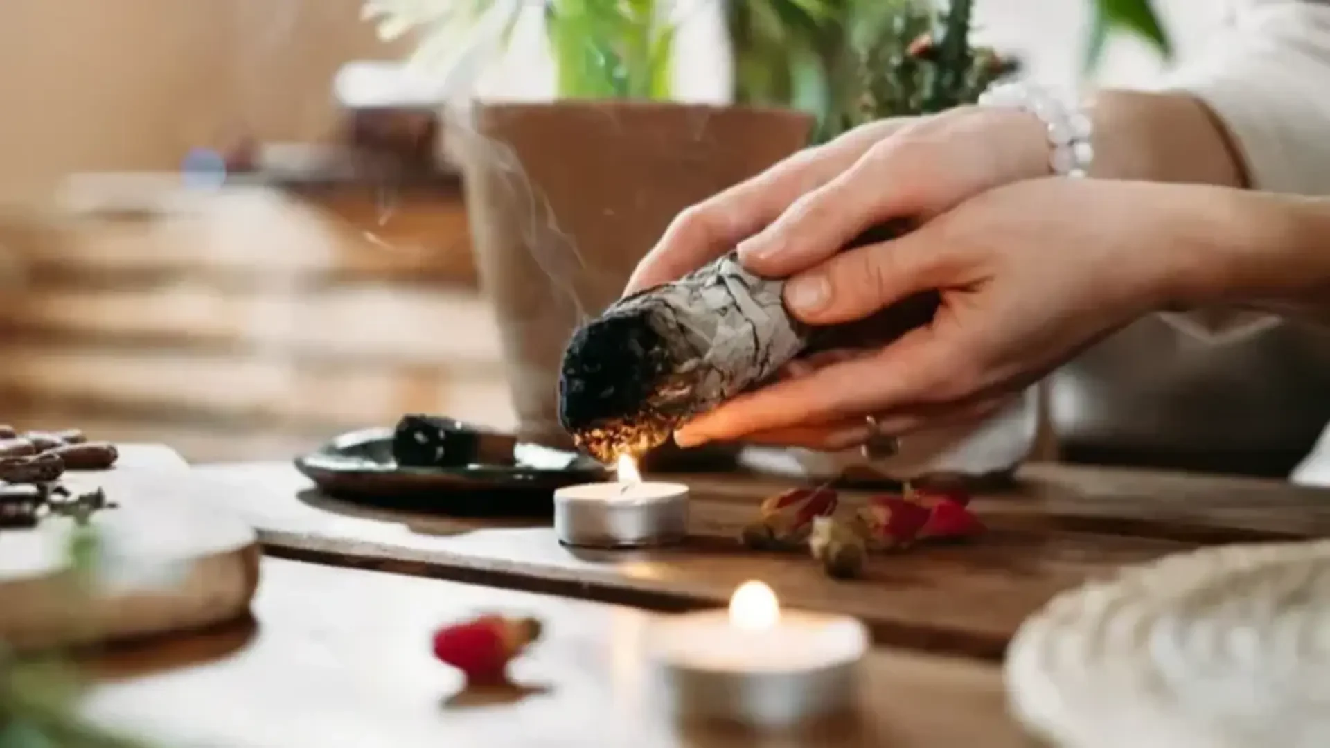 Velas, cristais e outros meios de fazer simpatias