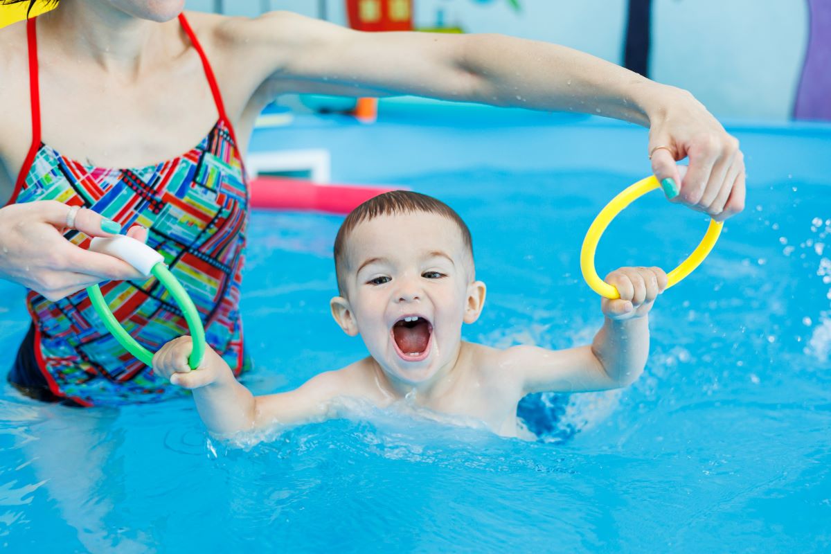 Curso de natación de bebés acuamotricidad