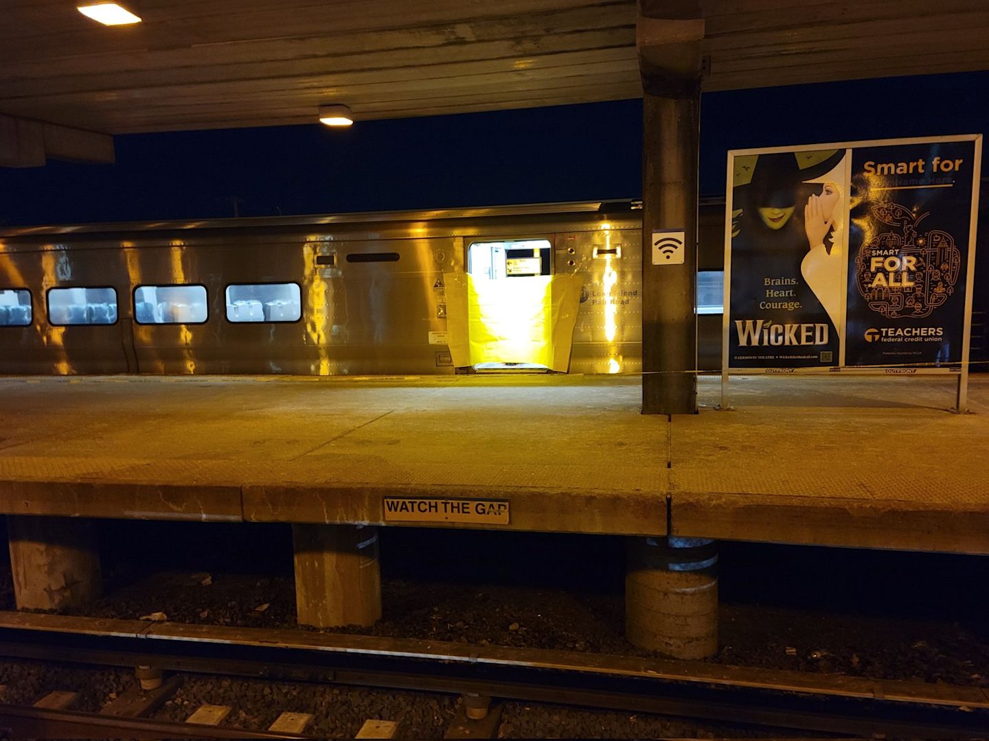 Police Man fatally shot on board LIRR train at Ronkonkoma station