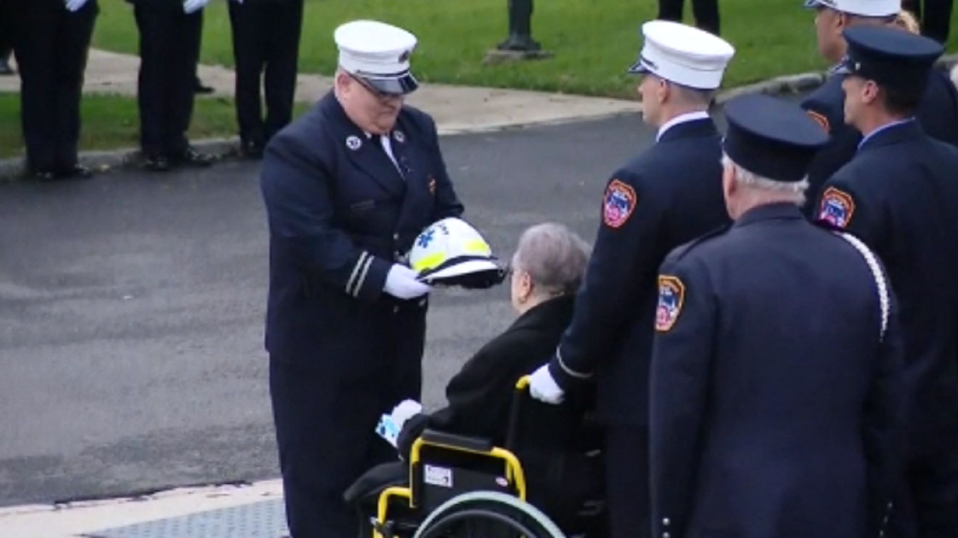 Thousands pay final tribute to slain FDNY Capt. Alison Russo in Brookville
