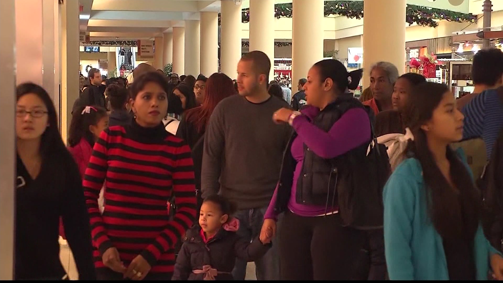 Retail experts predict crowded in-person shopping for Black Friday - News 12 Bronx